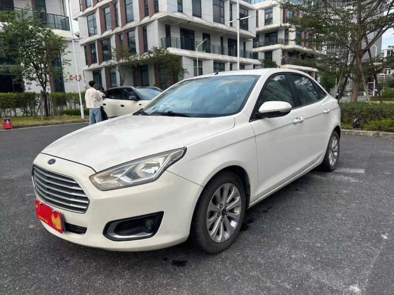 广州15年福特福睿斯3