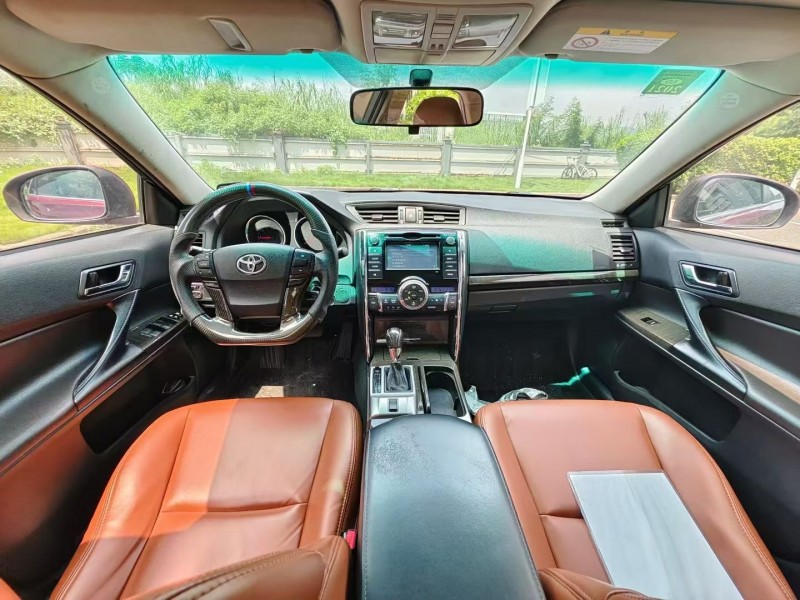 广州17年丰田锐志4