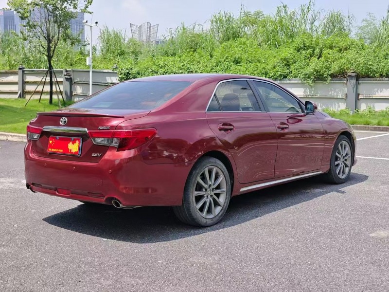 广州17年丰田锐志7