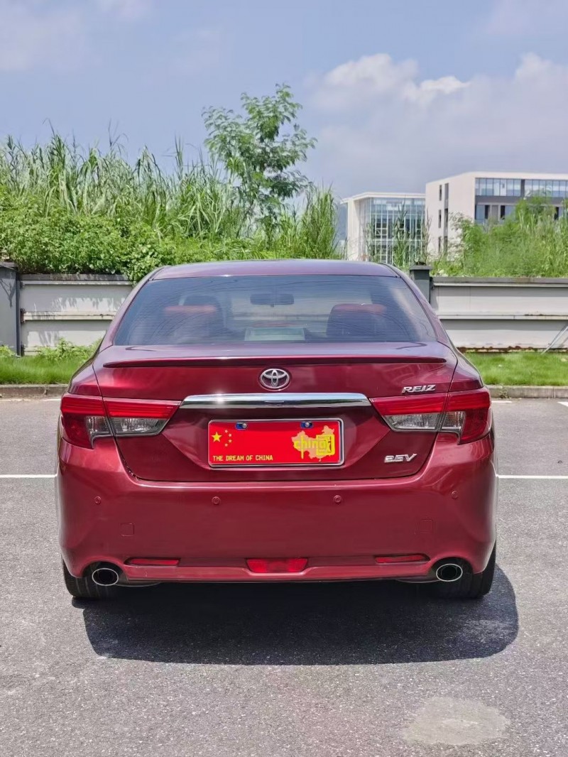 广州17年丰田锐志8