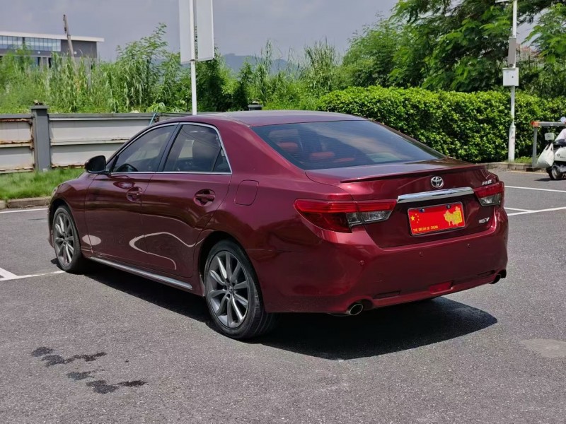 广州17年丰田锐志9