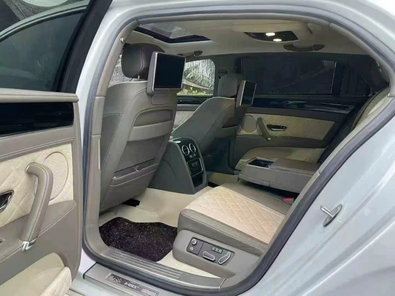 深圳17年宾利飞驰5