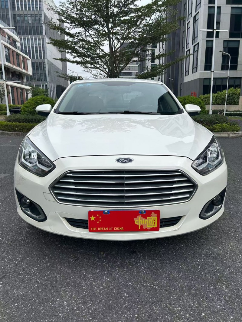 广州17年福特福睿斯1