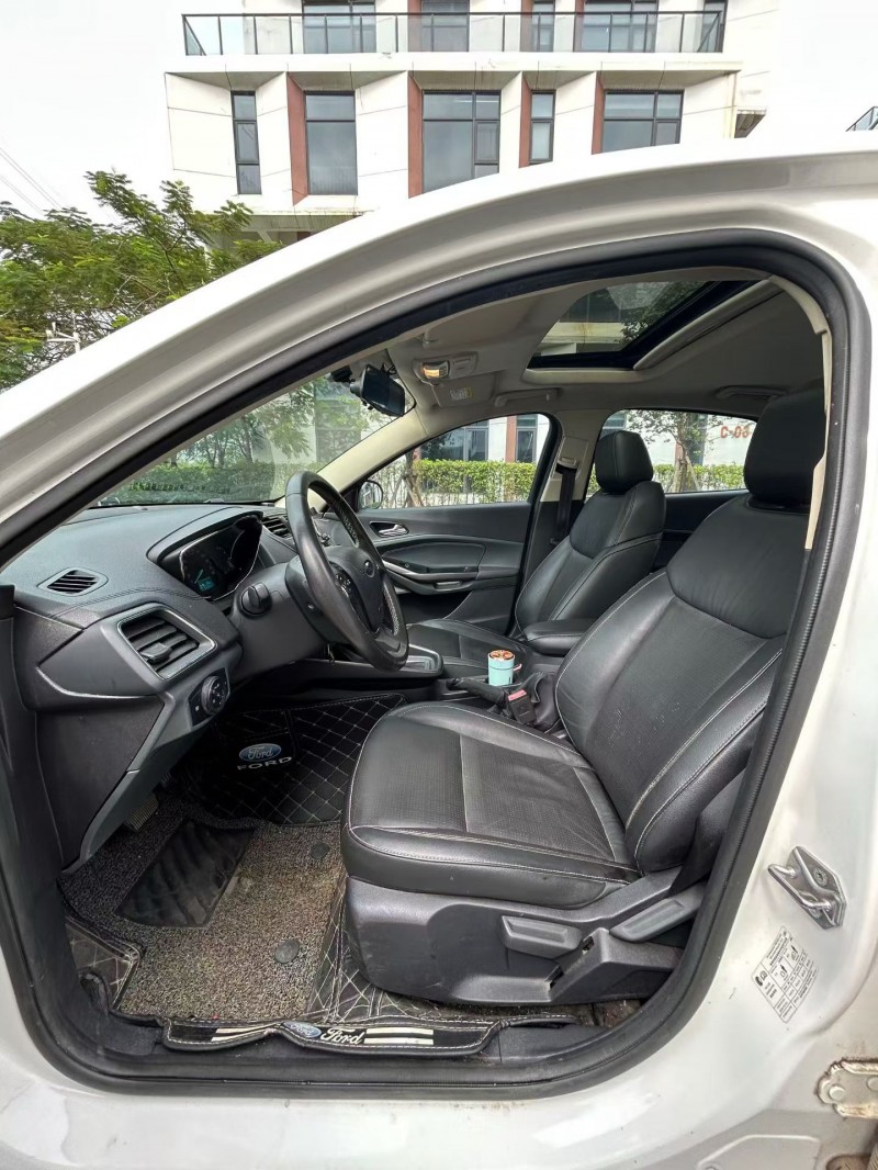 广州17年福特福睿斯5