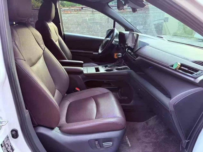 梧州23年丰田塞纳5