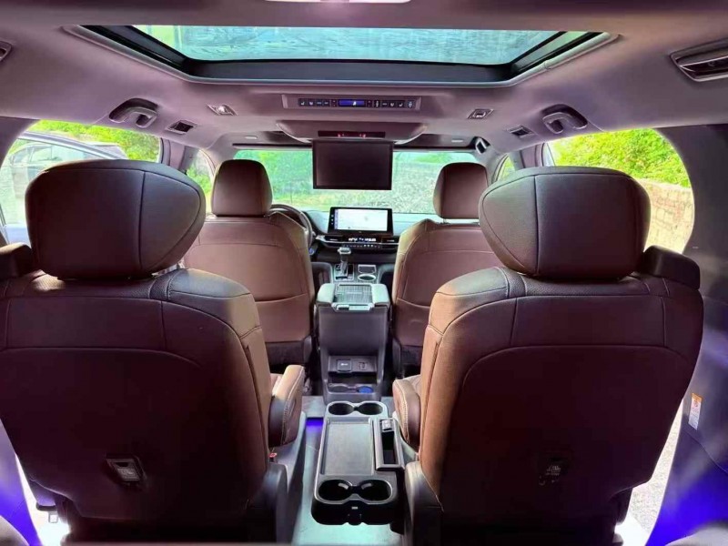 梧州23年丰田塞纳6