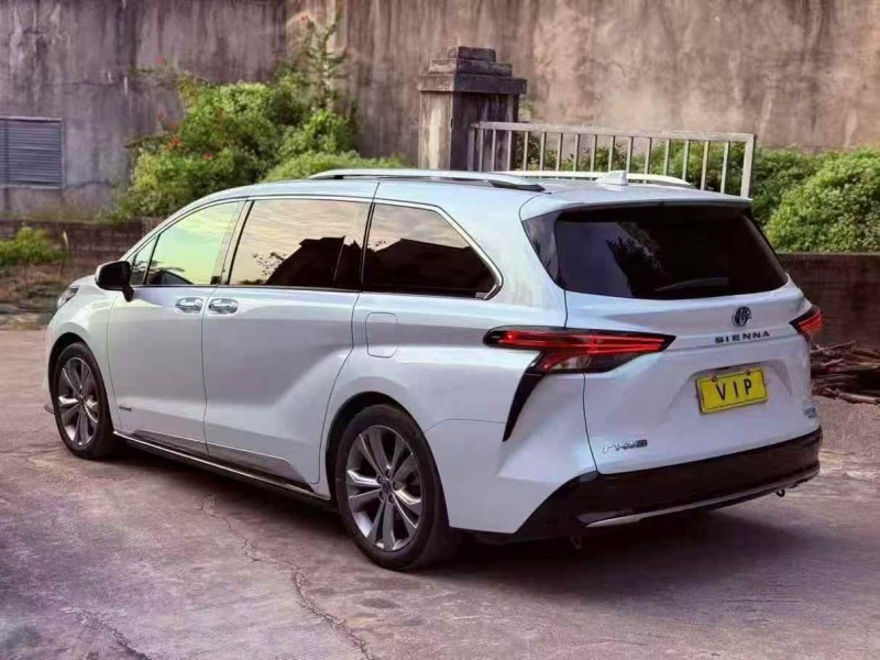 梧州23年丰田塞纳8