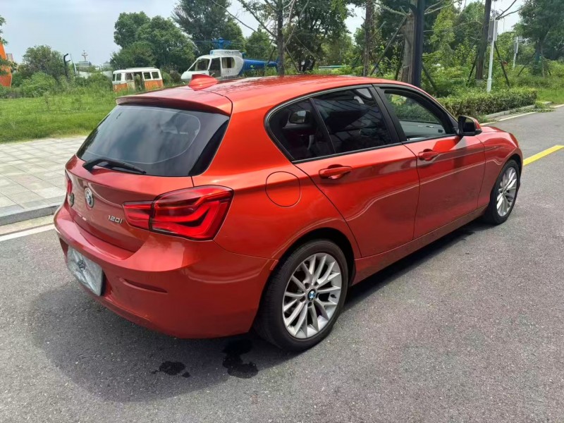 常德16年宝马1系9