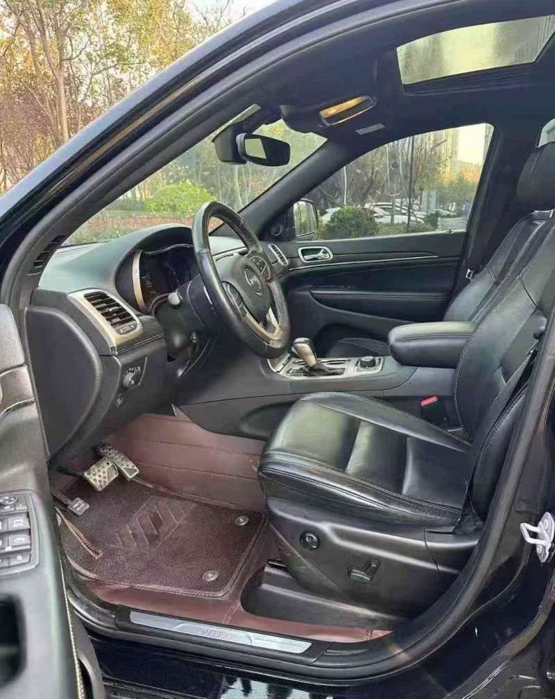 枣庄17年Jeep大切诺基4