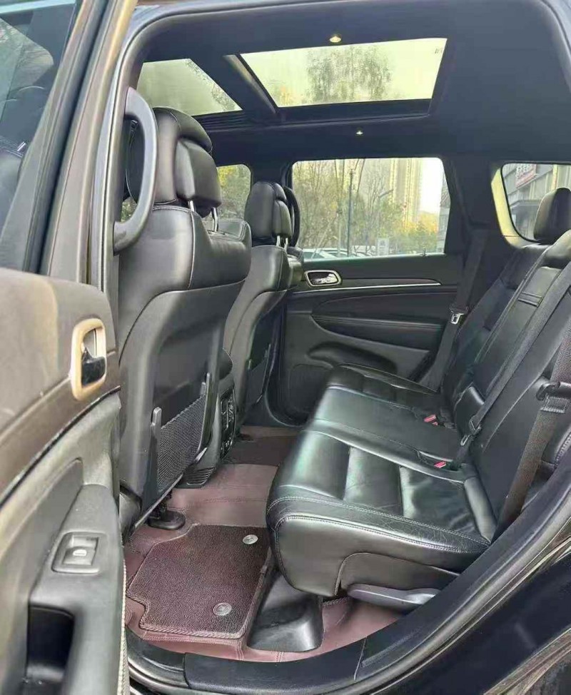 枣庄17年Jeep大切诺基5