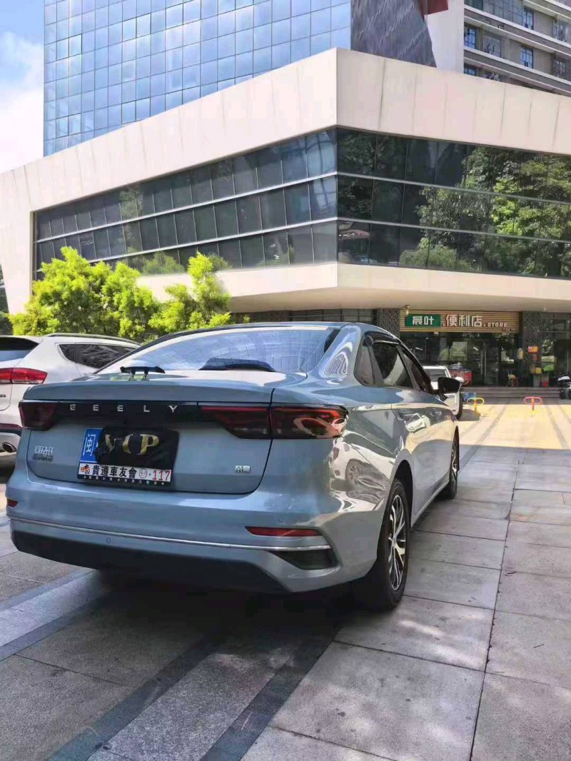 漳州23年吉利帝豪8