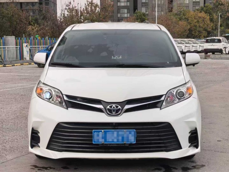 郑州22年丰田塞纳1