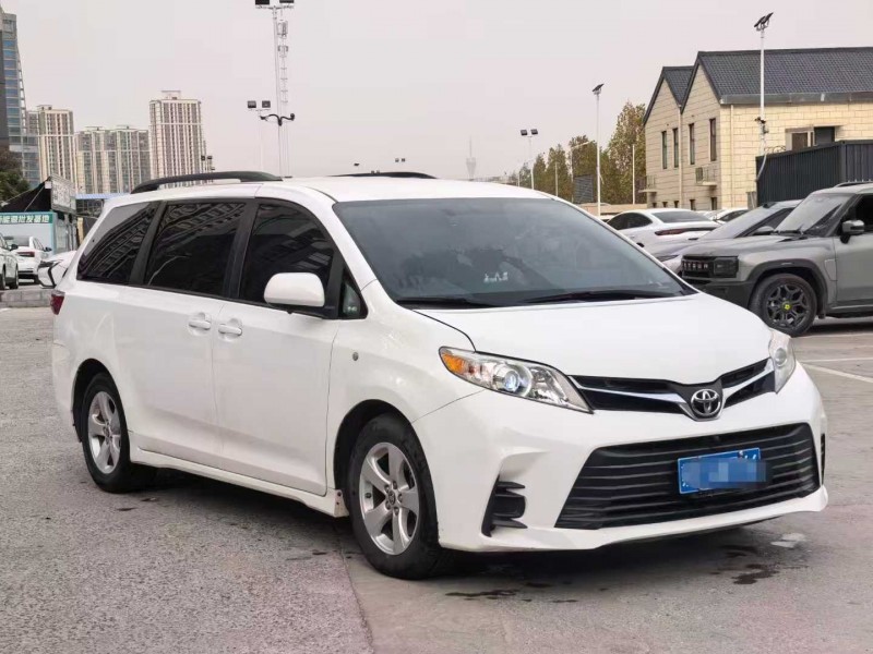 郑州22年丰田塞纳2