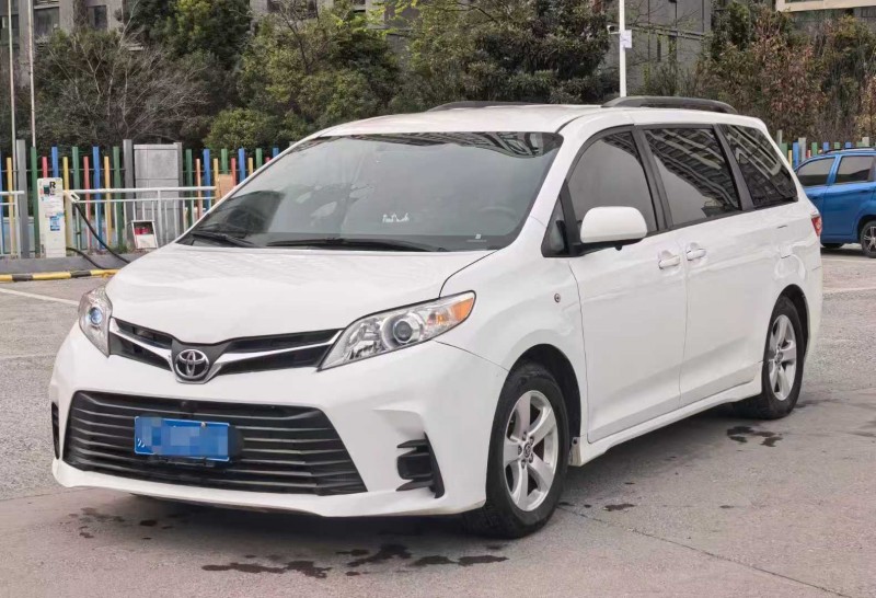 郑州22年丰田塞纳3