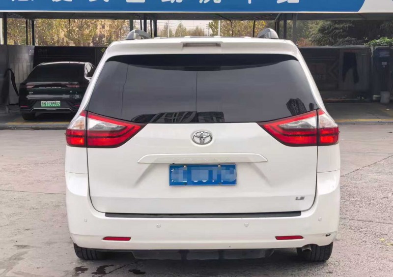 郑州22年丰田塞纳5