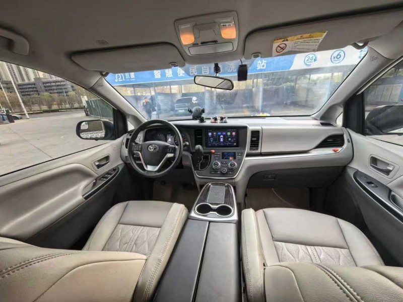 郑州22年丰田塞纳6