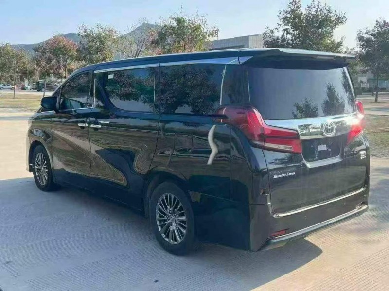 郑州20年丰田埃尔法3