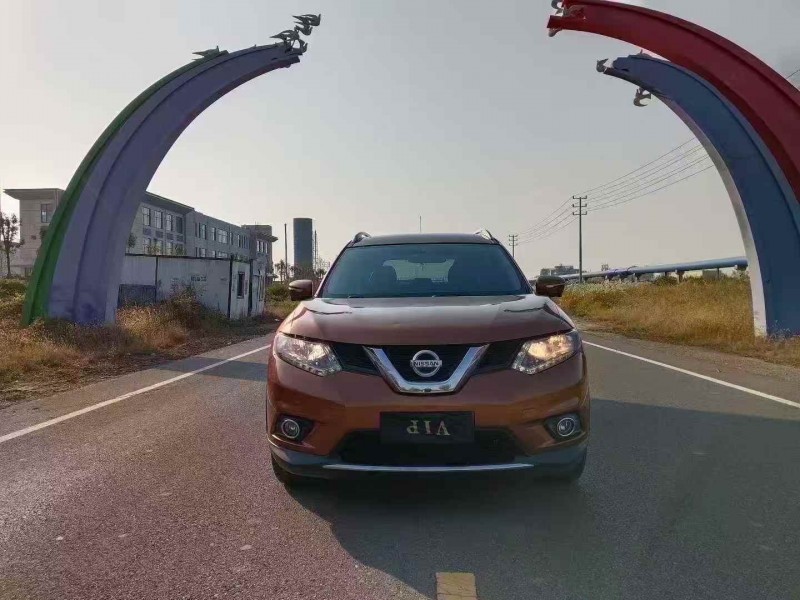 济宁15年日产奇骏1