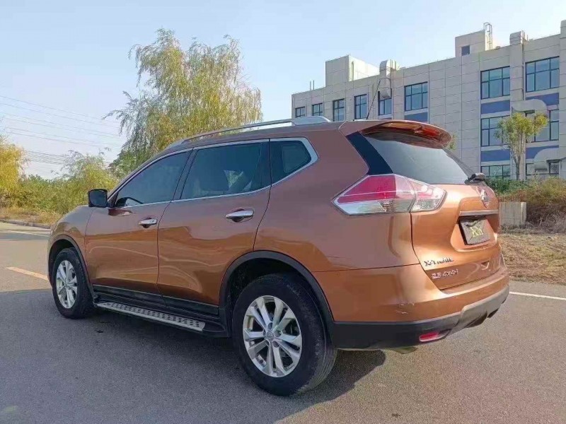 济宁15年日产奇骏6