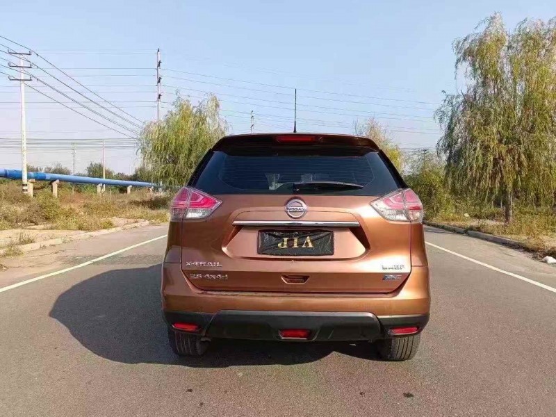 济宁15年日产奇骏8