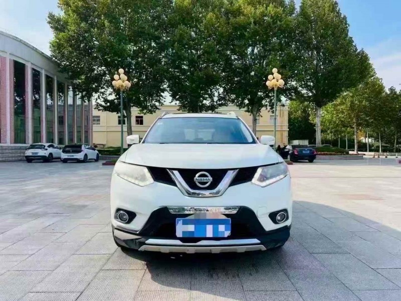 枣庄15年日产奇骏1