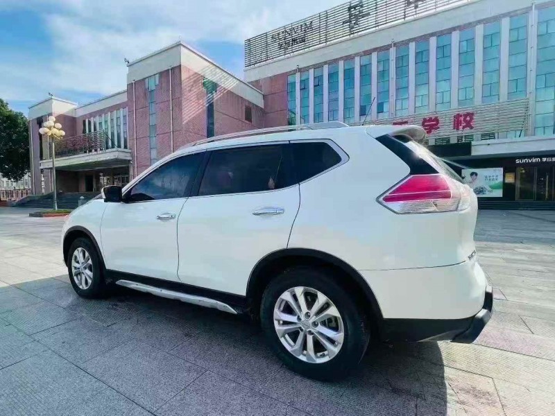 枣庄15年日产奇骏7