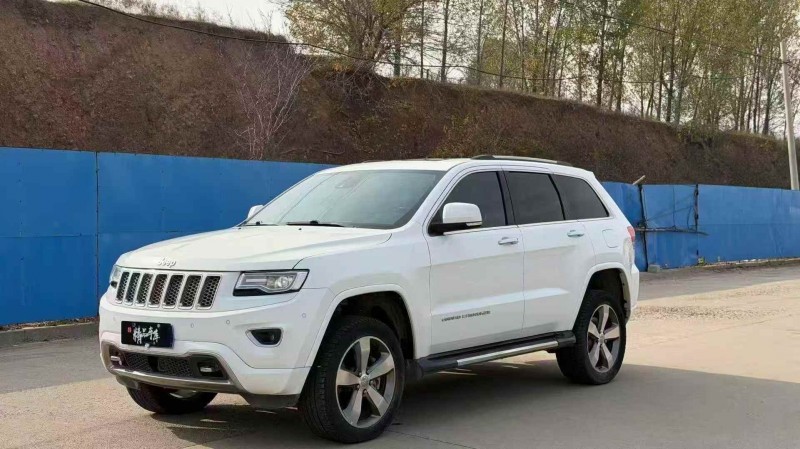 青岛17年Jeep大切诺基2