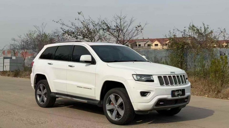 青岛17年Jeep大切诺基3
