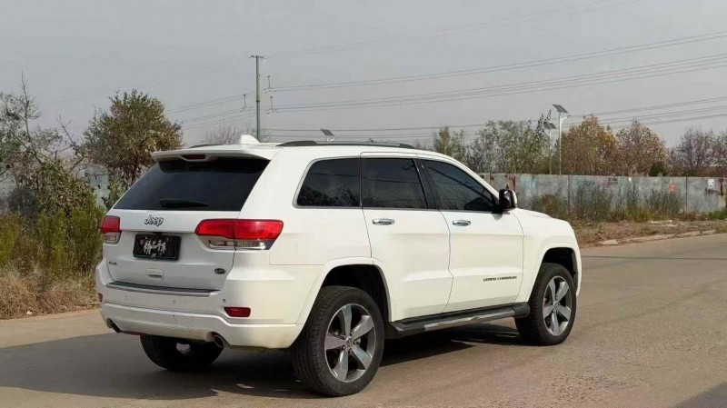 青岛17年Jeep大切诺基8