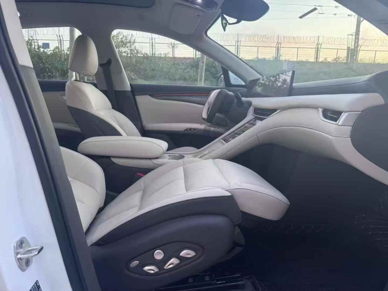 安阳25年智己LS66