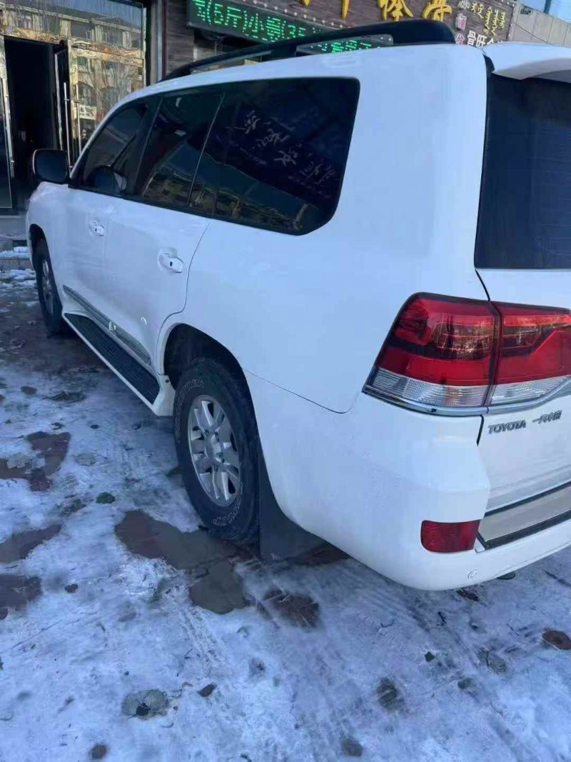 赤峰09年丰田兰德酷路泽5