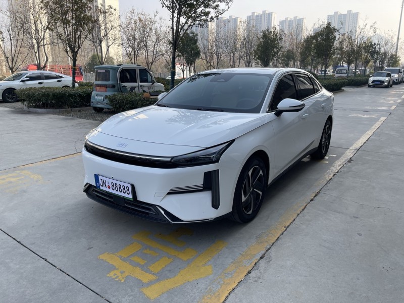 济宁24年吉利银河2