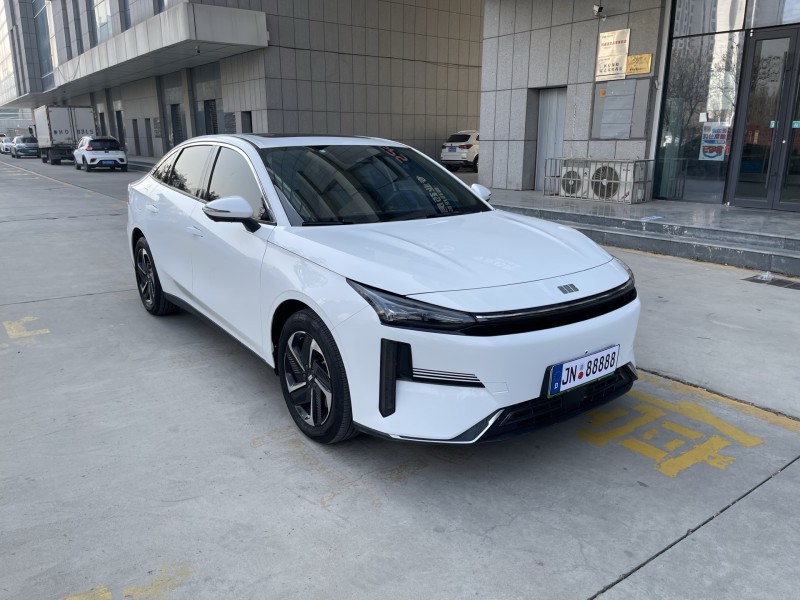 济宁24年吉利银河3