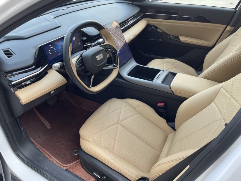 济宁24年吉利银河5