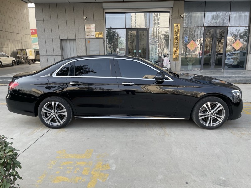 济宁22年奔驰E8