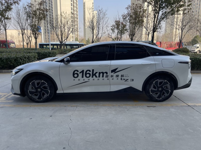 济宁24年丰田BZ3Pro8