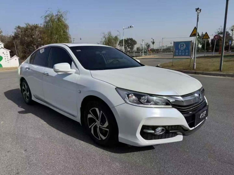 徐州17年本田雅阁2