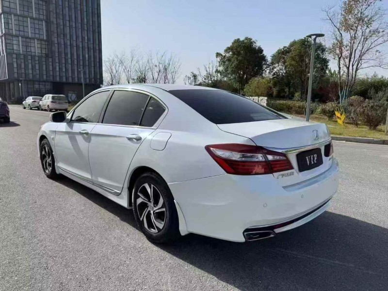 徐州17年本田雅阁9