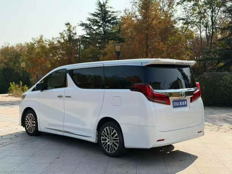 枣庄17年丰田埃尔法8