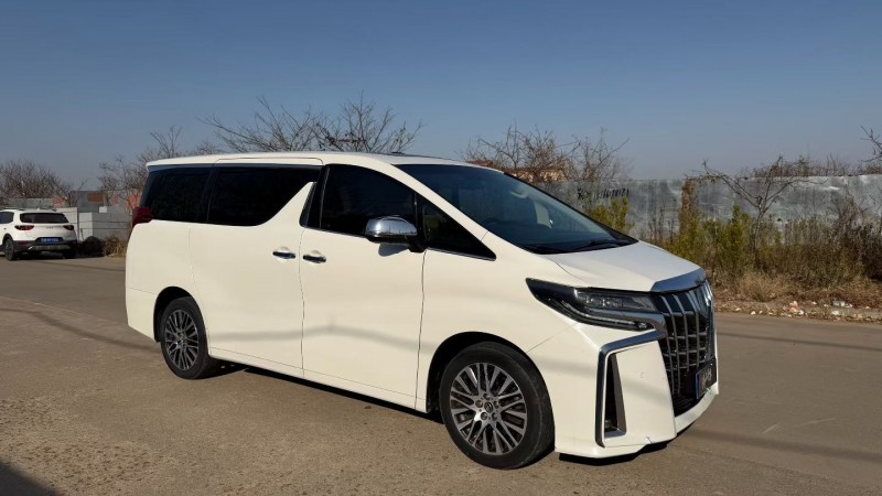 青岛17年丰田埃尔法3