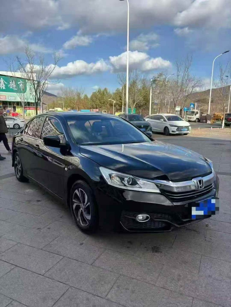 邢台16年本田雅阁3