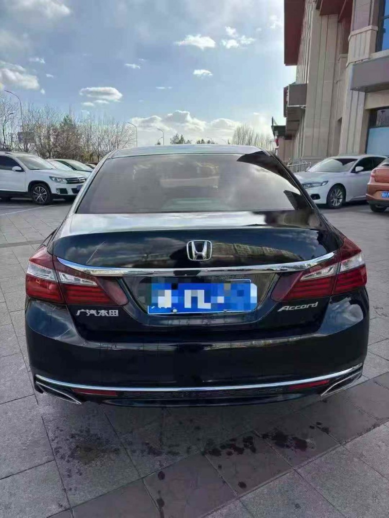 邢台16年本田雅阁9