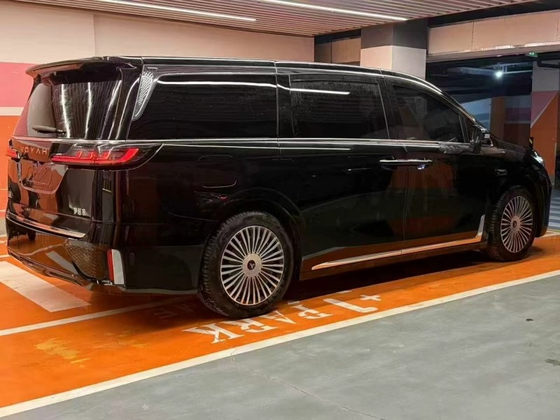 长沙25年岚图汽车梦想家9