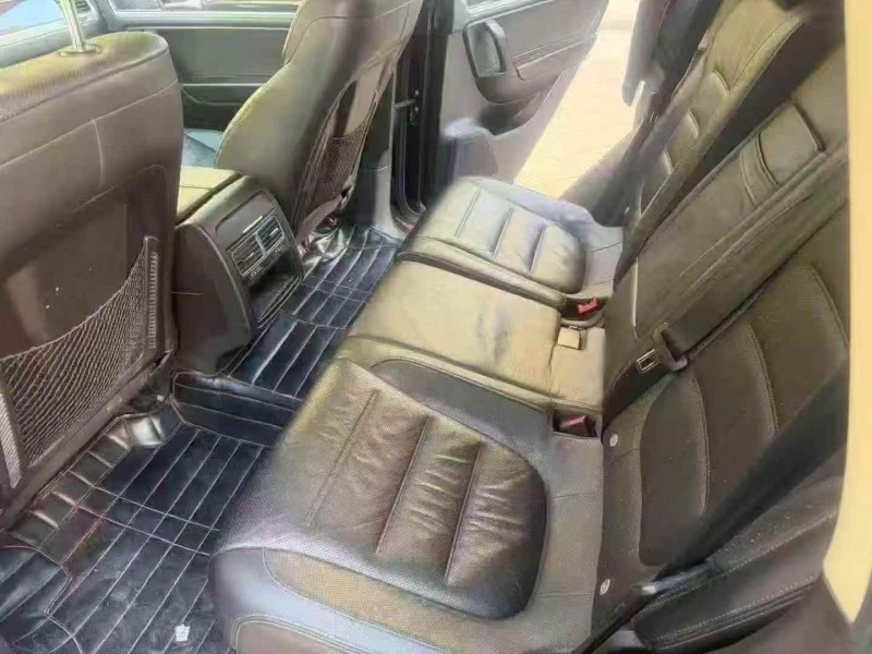 重庆15年大众途锐4