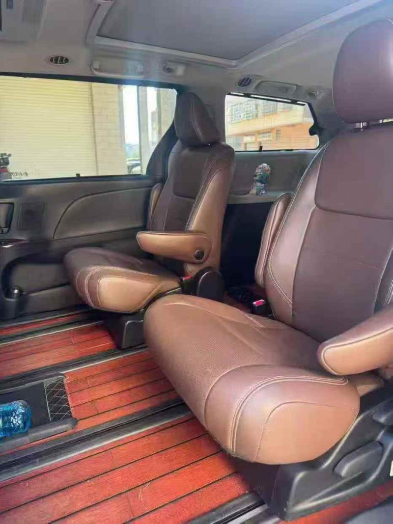 贵港16年丰田塞纳7