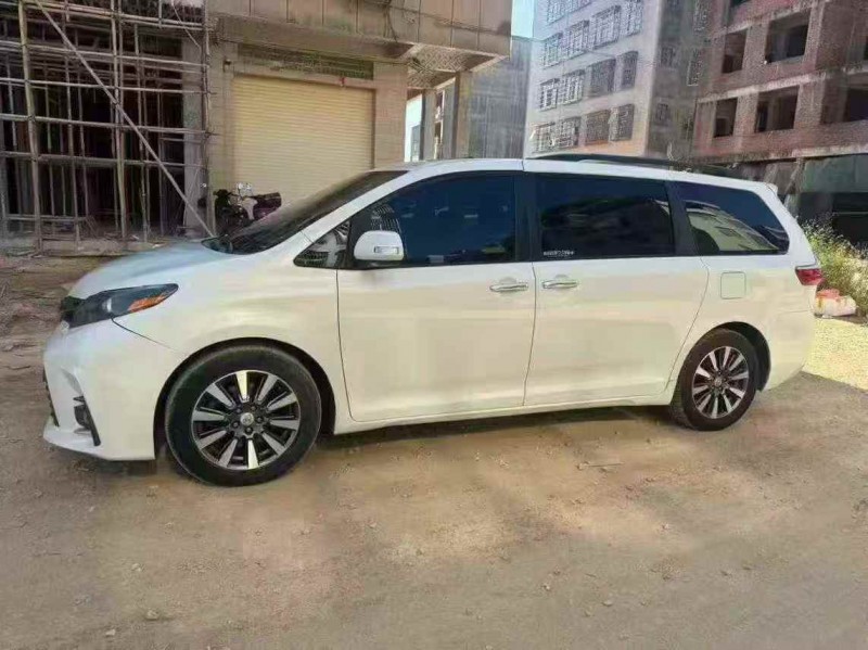 贵港16年丰田塞纳9