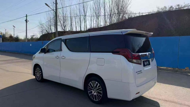 枣庄17年丰田埃尔法7