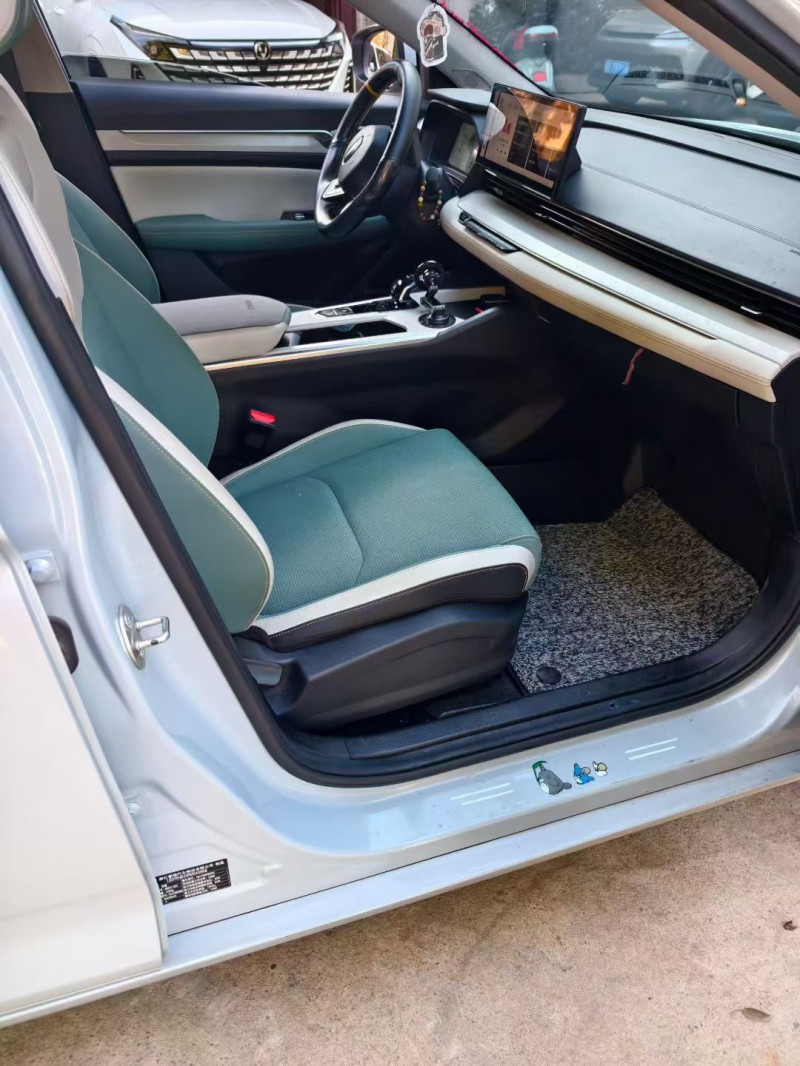 萍乡23年吉利帝豪8