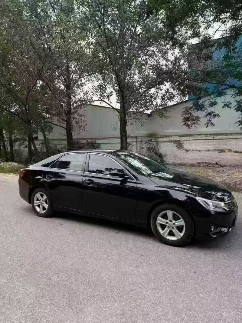 菏泽14年丰田锐志2