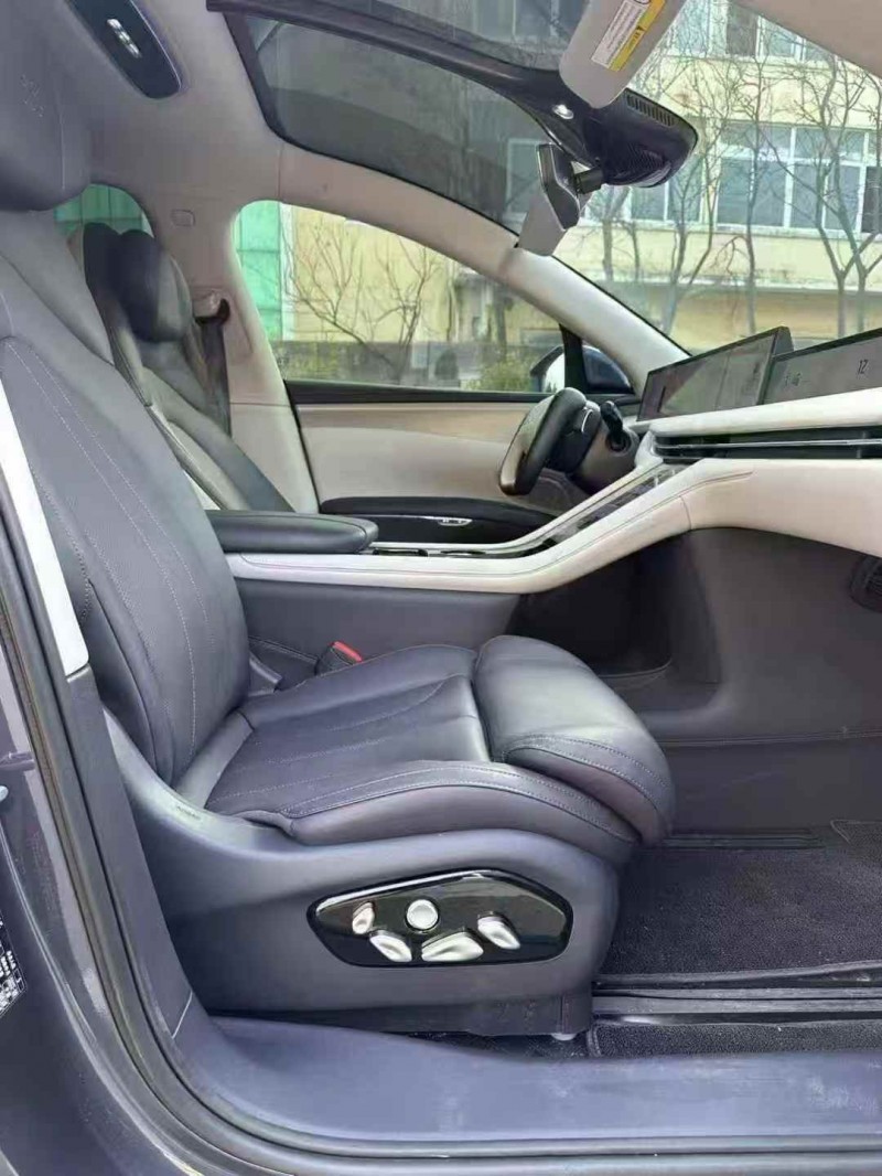 济宁24年智己LS76